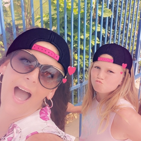 Meet your Posher, Lori - Picture 4 of 4